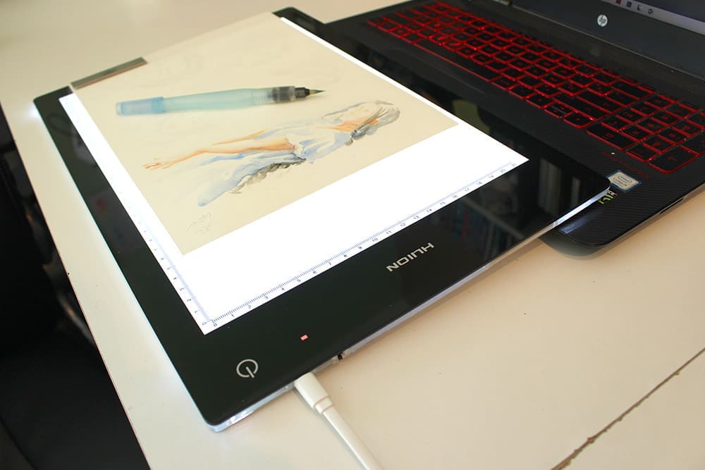 Test : La table lumineuse HUION LB4 LED table lumineuse LB4