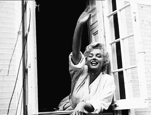 Comprendre comment dessiner les mains - Dossier Anatomie #1 1G0je7YnQFGrwRRwYXLD Marilyn Monroe Window